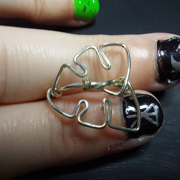 Handcrafted Silver Monstera Ring - Picture 6 of 9